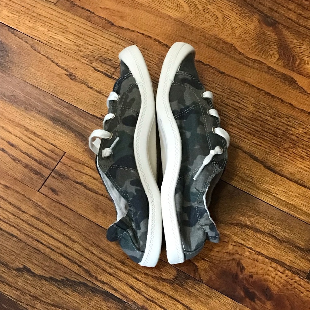 Time & Tru Camouflage Camo Slip On Sneaker Shoes
Washable - Memory Foam
Ladies 7 - Picture 11 of 13